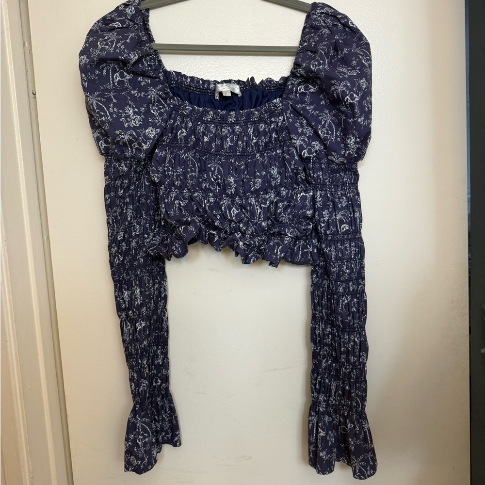 caroline constas top